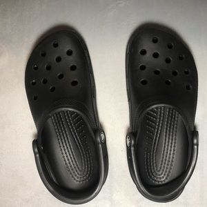 Black women crocs size 6